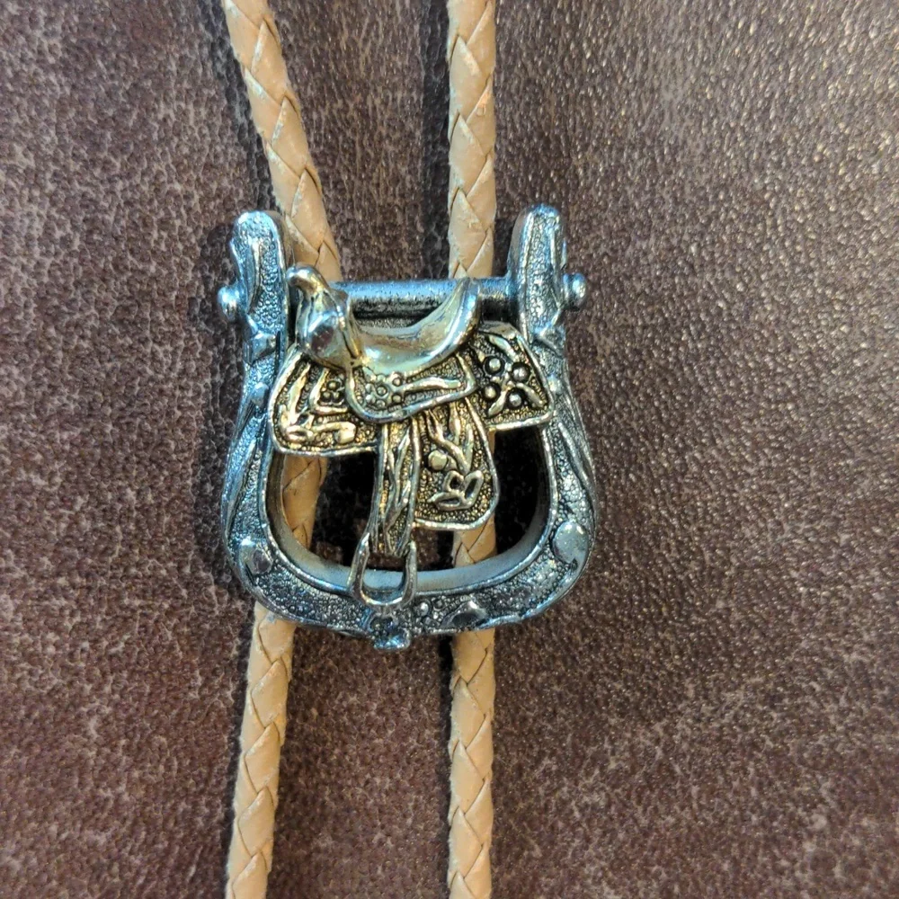 Vintage Western Bolo Necktie w/ Golden Saddle & Silvertone Stirrup Sliding Clip - Picture 2 of 9